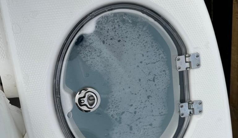 Robalo centre console r272