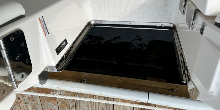 Robalo centre console r272