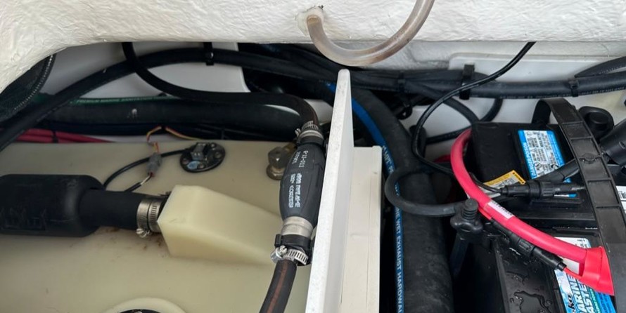 Robalo centre console r272