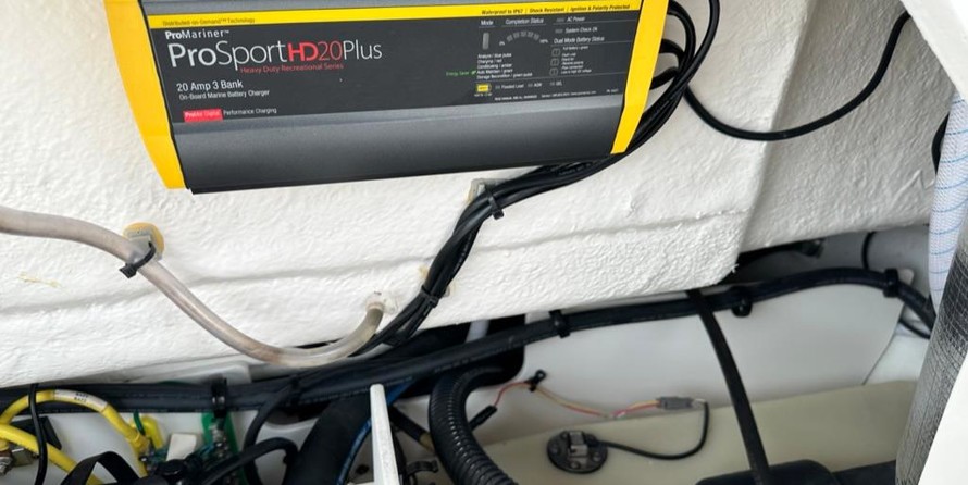 Robalo centre console r272