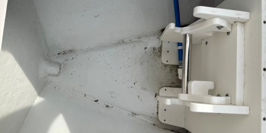 Robalo centre console r272