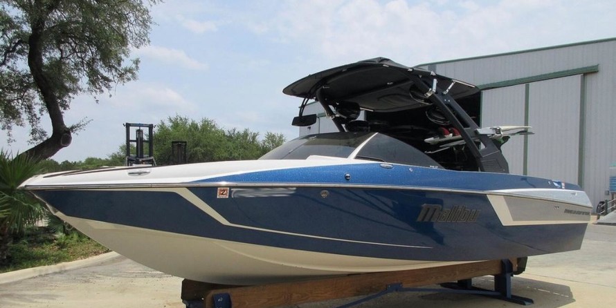 Malibu Wakesetter 24 MXZ