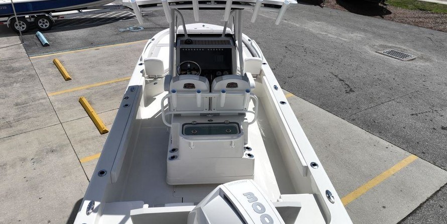 Ranger boats 2400 bay