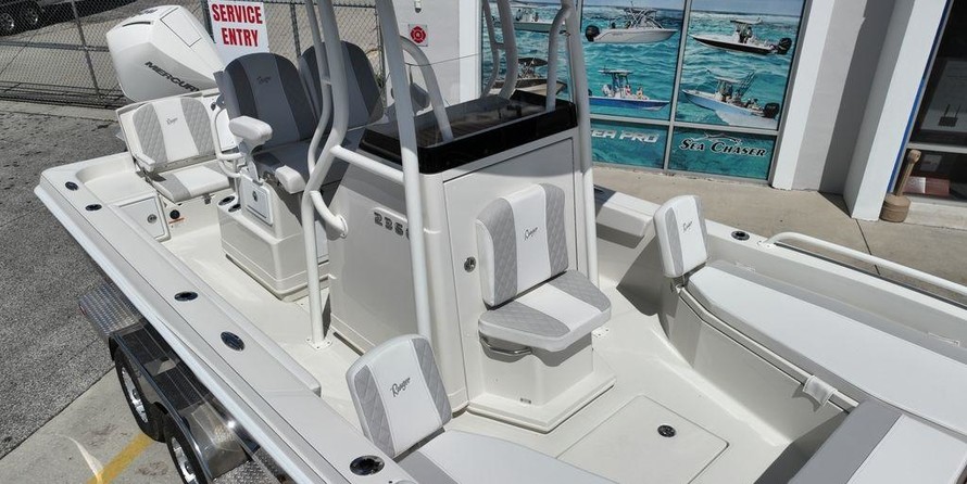 Ranger boats 2400 bay