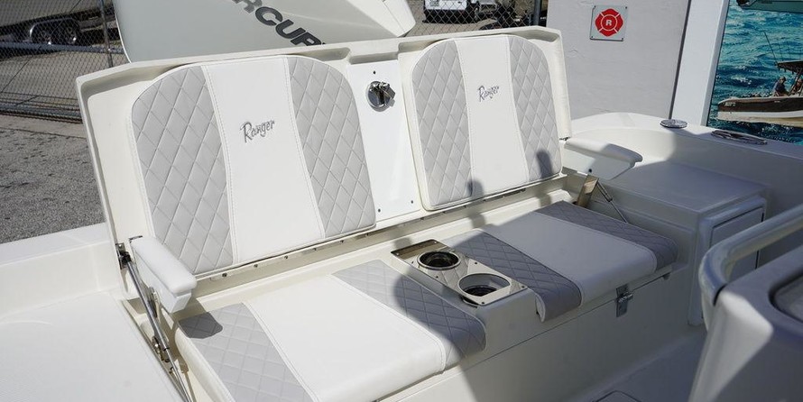 Ranger boats 2400 bay
