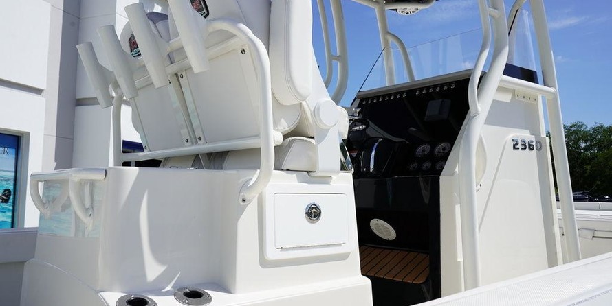 Ranger boats 2400 bay