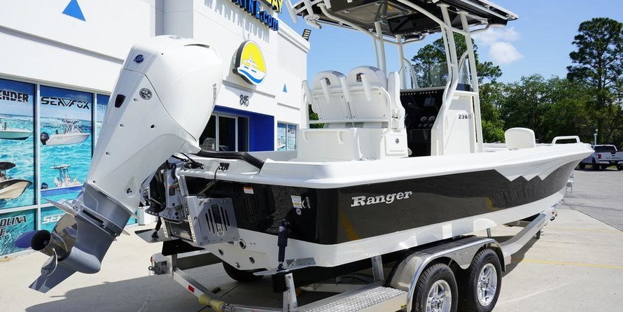 Ranger boats 2400 bay