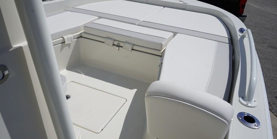 Ranger boats 2400 bay
