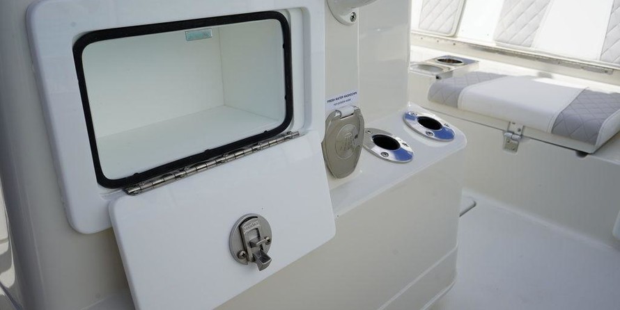 Ranger boats 2400 bay