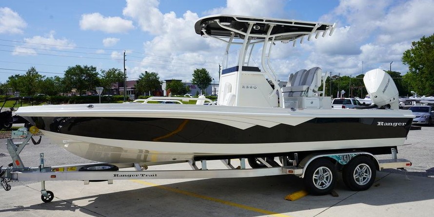 Ranger boats 2400 bay