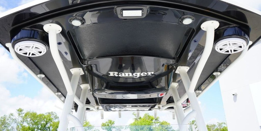 Ranger boats 2400 bay