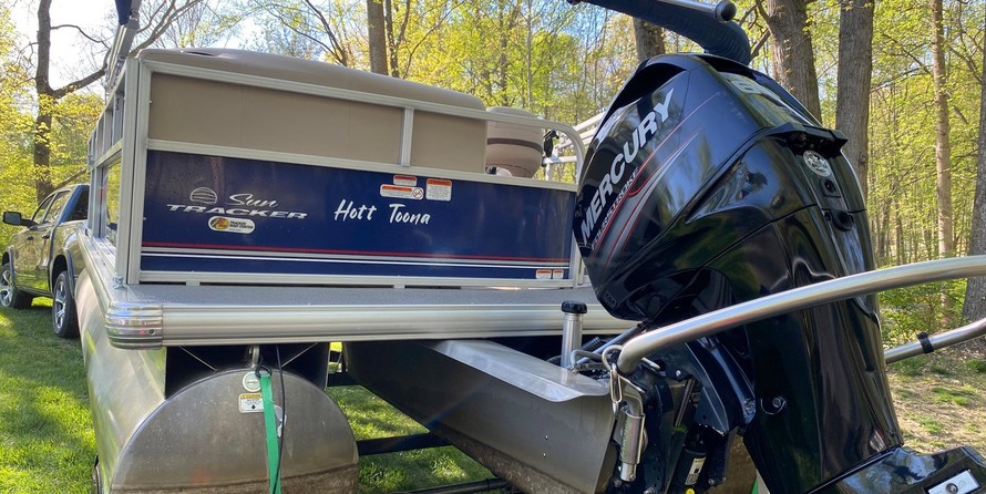 Sun Tracker Party Barge 18 DLX