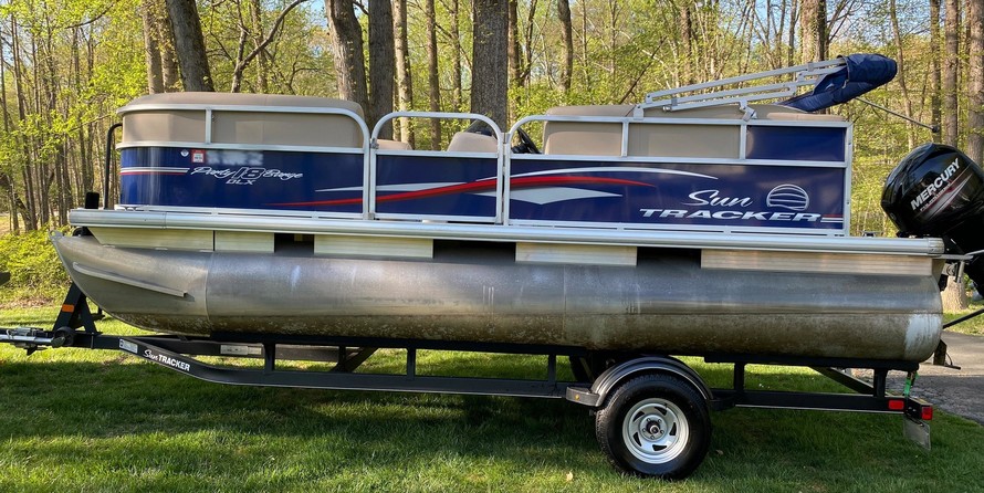 Sun Tracker Party Barge 18 DLX
