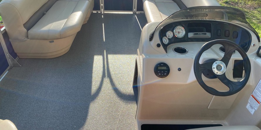 Sun Tracker Party Barge 18 DLX