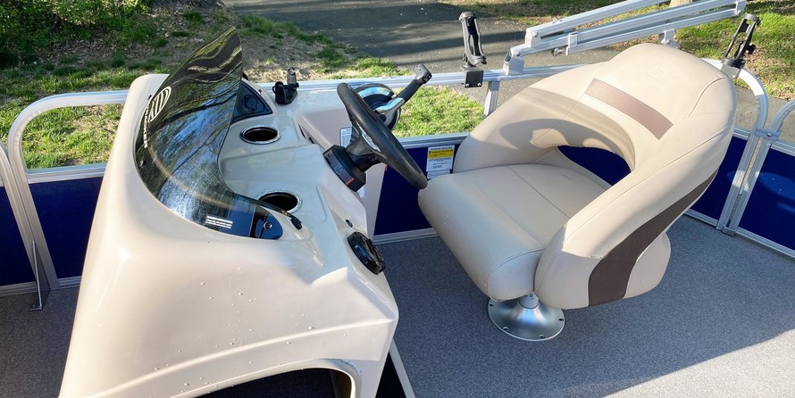 Sun Tracker Party Barge 18 DLX