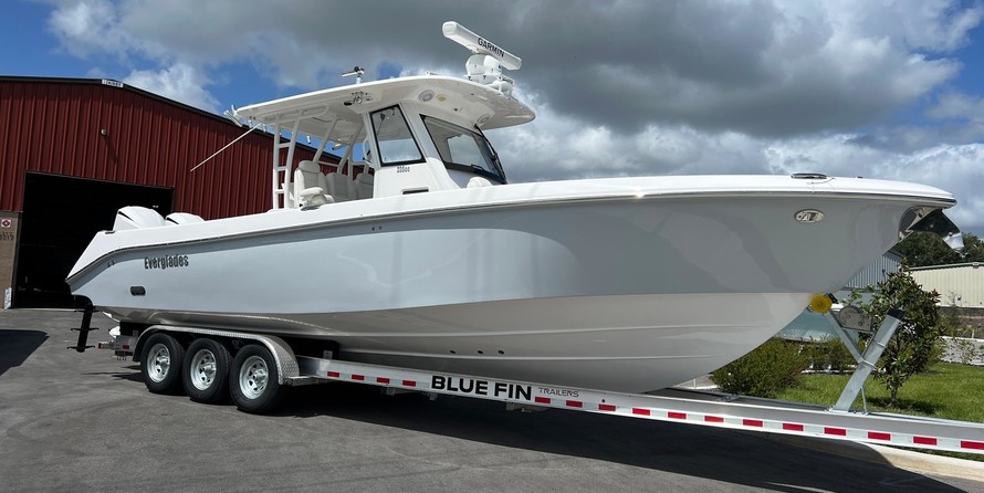 Everglades 335 Center Console