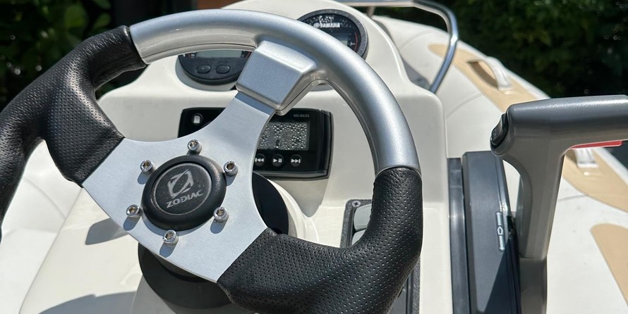 Zodiac Yachtline 380