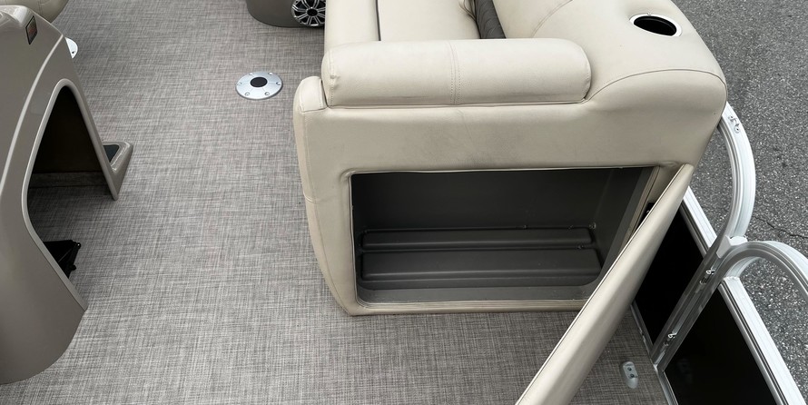 Sun Tracker Fishin Barge 20 DLX