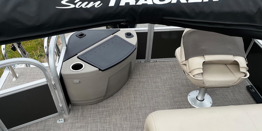 Sun Tracker Fishin Barge 20 DLX
