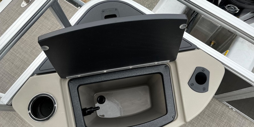 Sun Tracker Fishin Barge 20 DLX