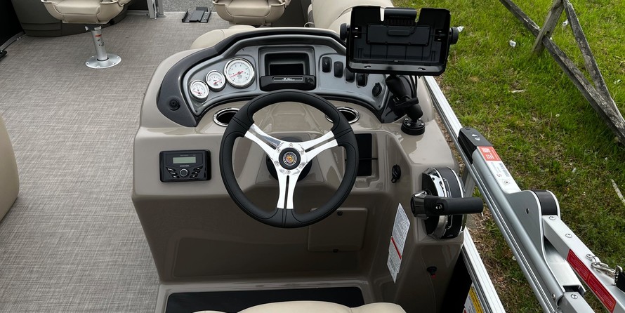 Sun Tracker Fishin Barge 20 DLX