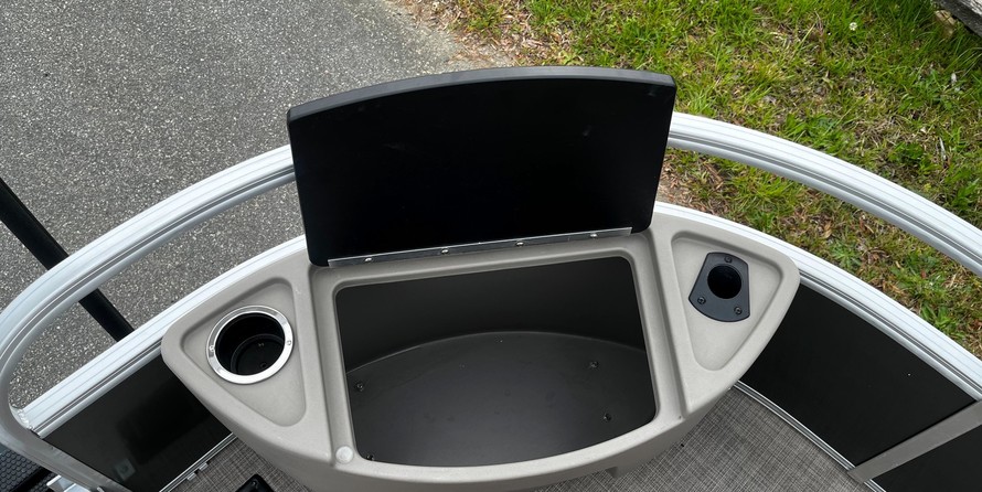 Sun Tracker Fishin Barge 20 DLX