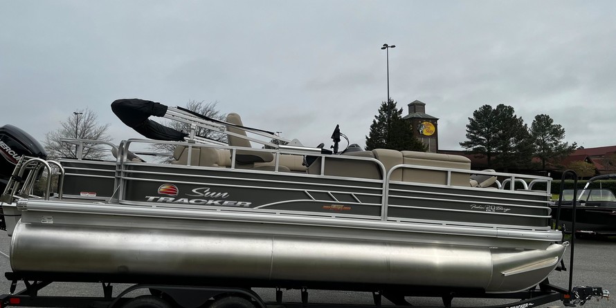 Sun Tracker Fishin Barge 20 DLX