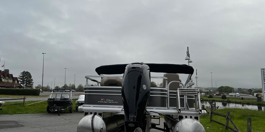 Sun Tracker Fishin Barge 20 DLX