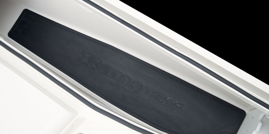 Ranger boats 2400 bay