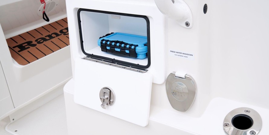 Ranger boats 2400 bay