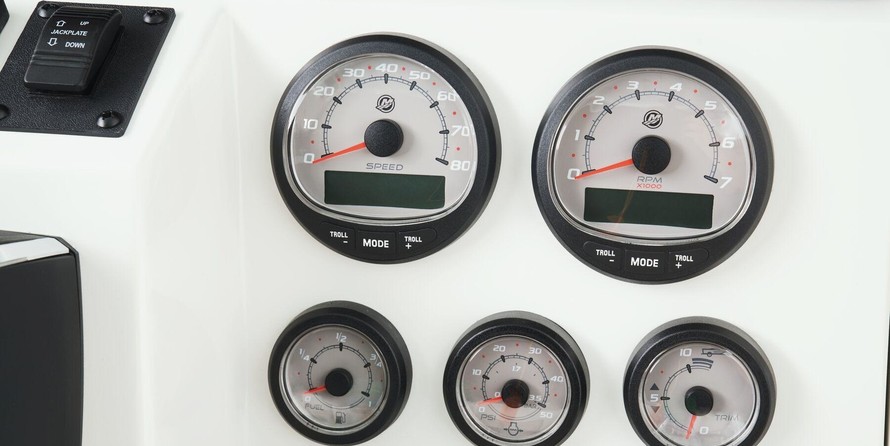 Ranger boats 2400 bay