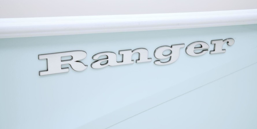 Ranger boats 2400 bay