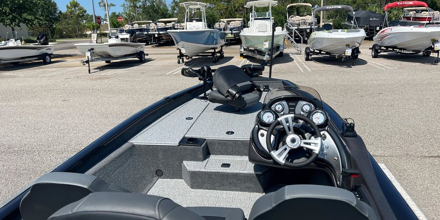 Tracker Pro Team 175 TXW