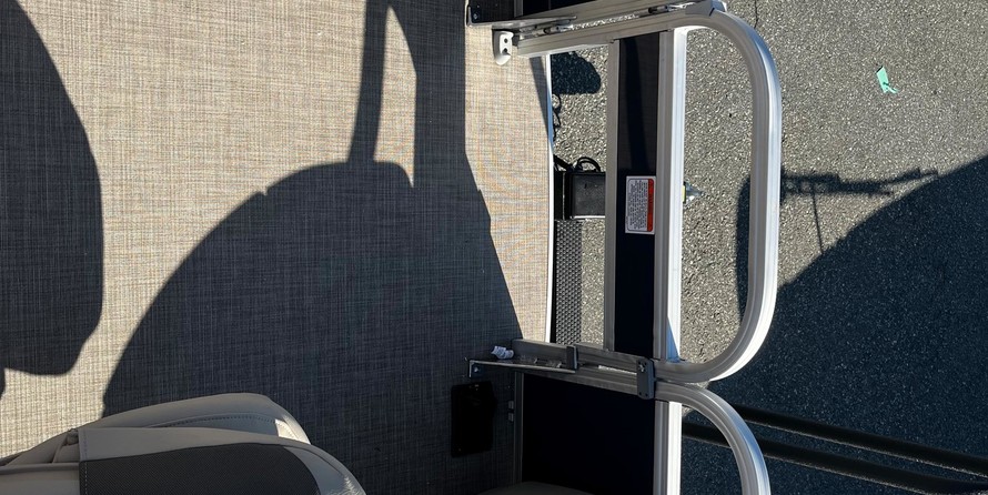 Sun Tracker Fishin Barge 20 DLX