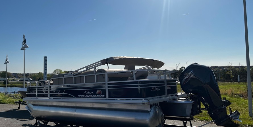 Sun Tracker Fishin Barge 20 DLX