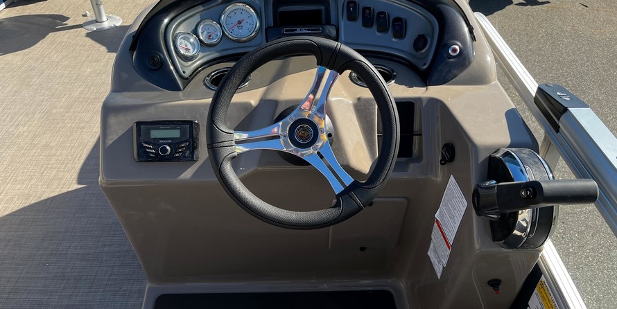 Sun Tracker Fishin Barge 20 DLX