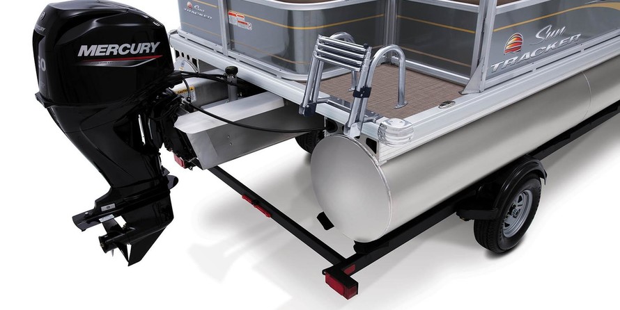 Sun Tracker Party Barge 18 DLX