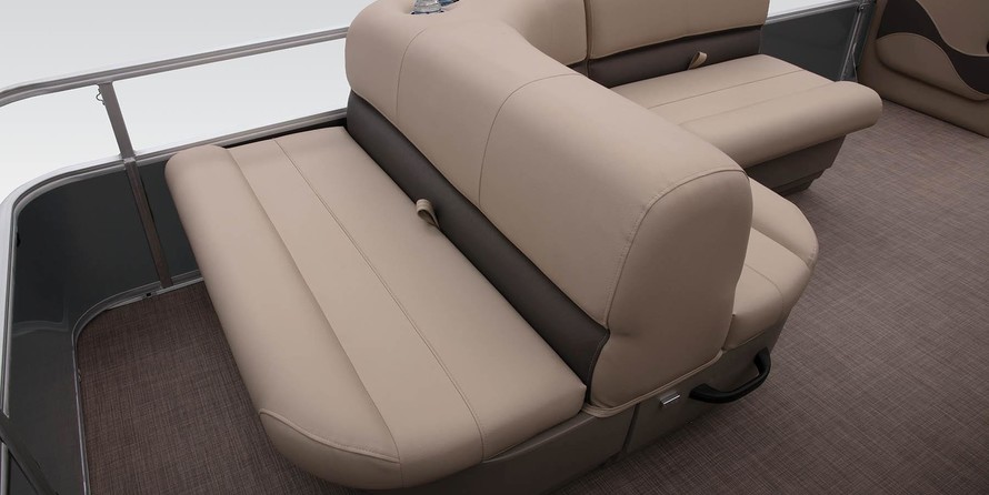 Sun Tracker Party Barge 18 DLX