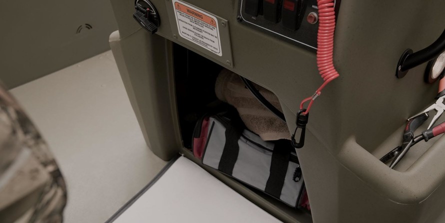 Tracker Grizzly 2072 CC Sportsman Kicker