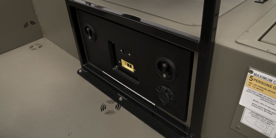 Tracker Grizzly 2072 CC Sportsman Kicker