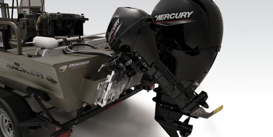 Tracker Grizzly 2072 CC Sportsman Kicker