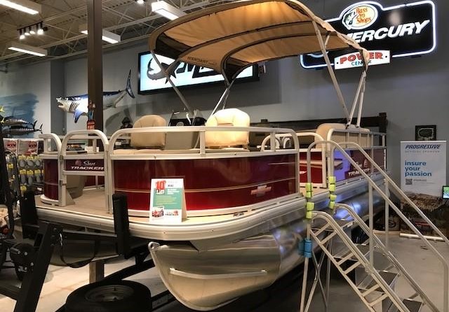 Sun Tracker Bass Buggy 18 DLX