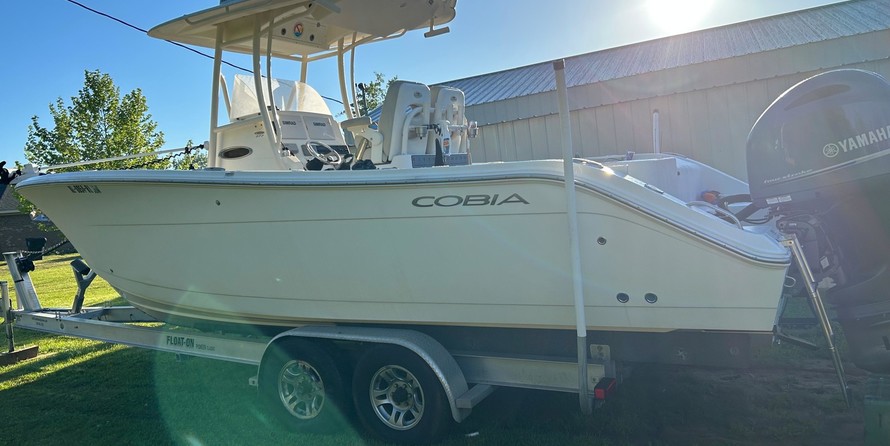 Cobia 217 center console