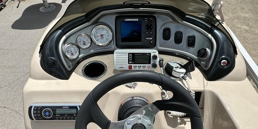 Sun Tracker Fishin Barge 20 DLX