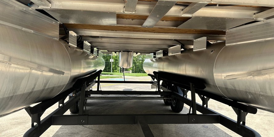 Sun Tracker Fishin Barge 20 DLX