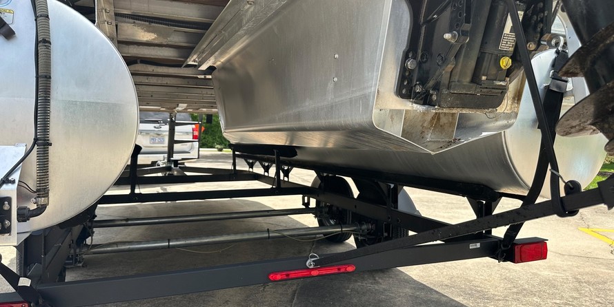 Sun Tracker Fishin Barge 20 DLX