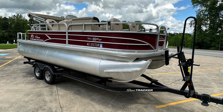 Sun Tracker Fishin Barge 20 DLX
