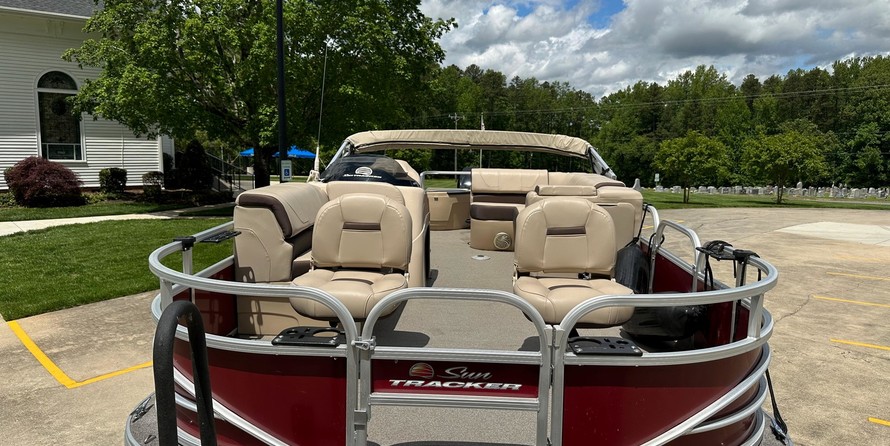 Sun Tracker Fishin Barge 20 DLX