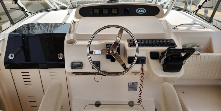 Grady-White Express 330