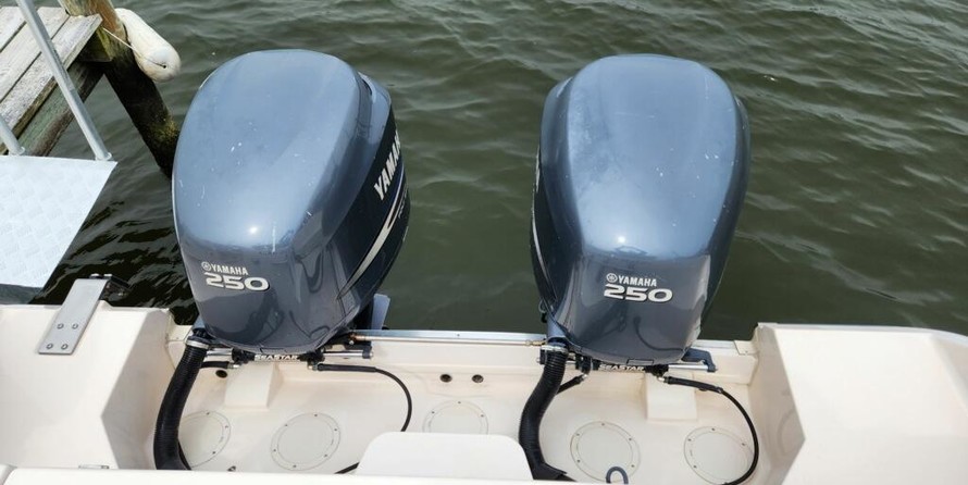 Grady-White Express 330